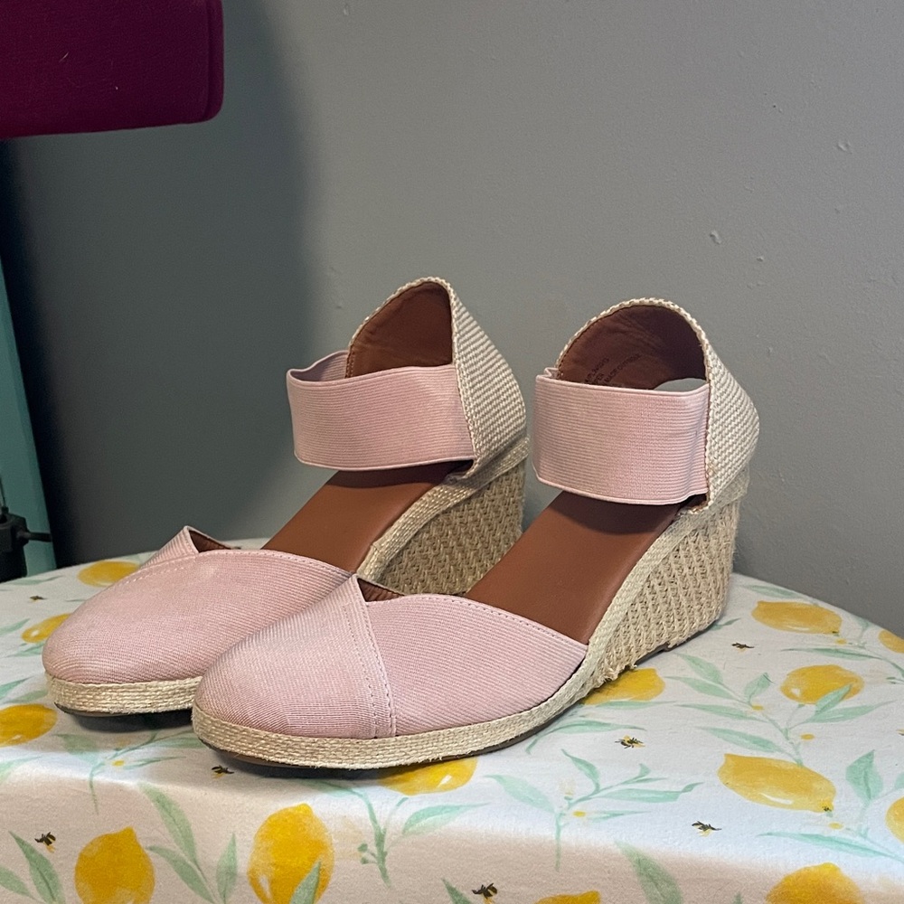Tommy Bahama Pink Espadrille Wedges